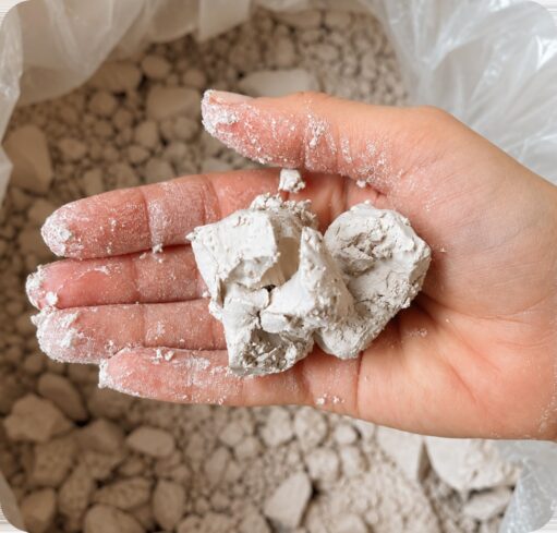 Amostra de minerais críticos